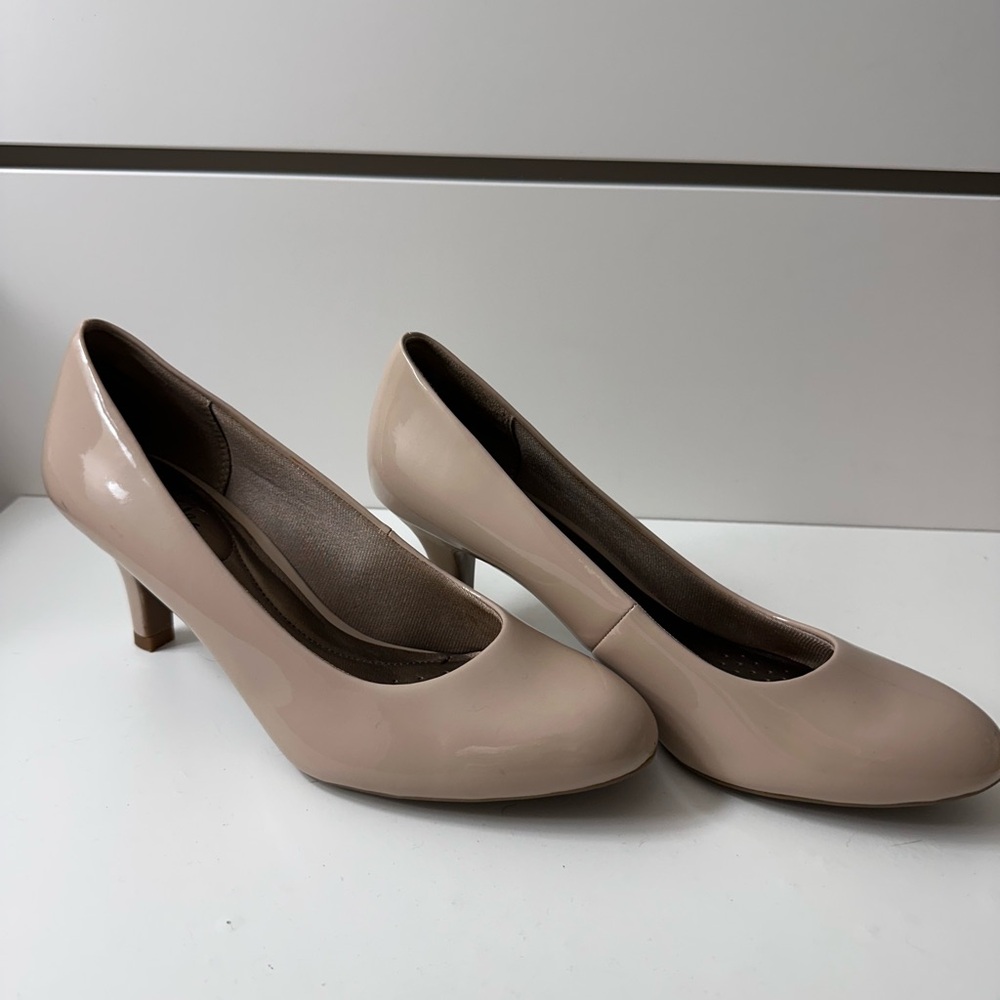 Elegant Cream Pumps